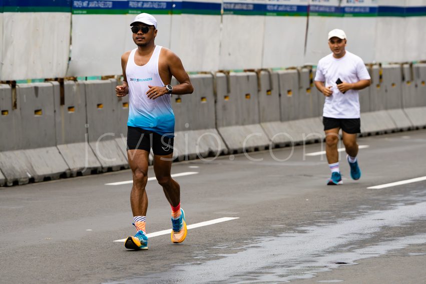 Runners on race day